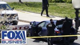 US-Capitol-locked-down-after-car-crashes-into-barricade